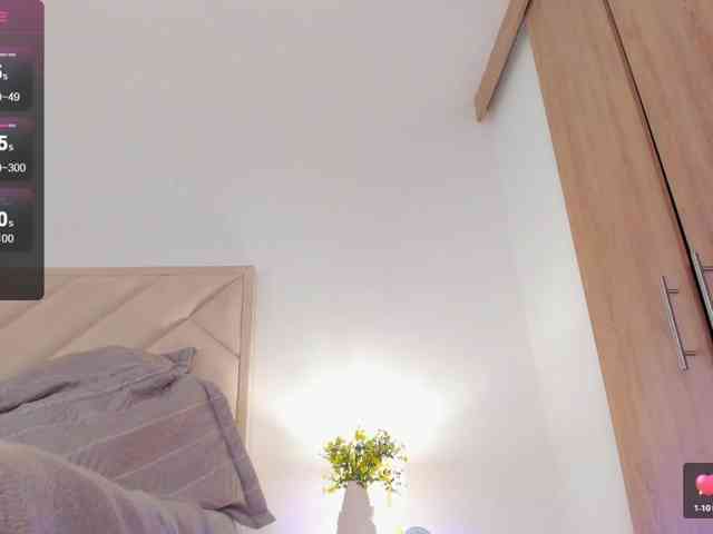Sofia-Jones webcam