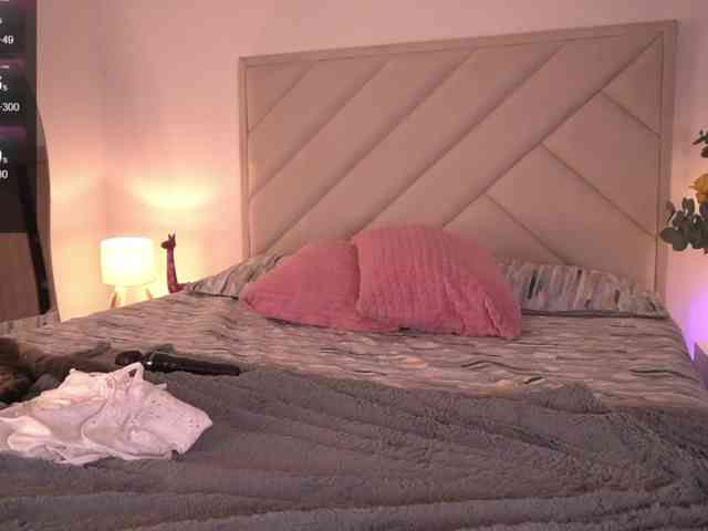 Sofia-Jones webcam