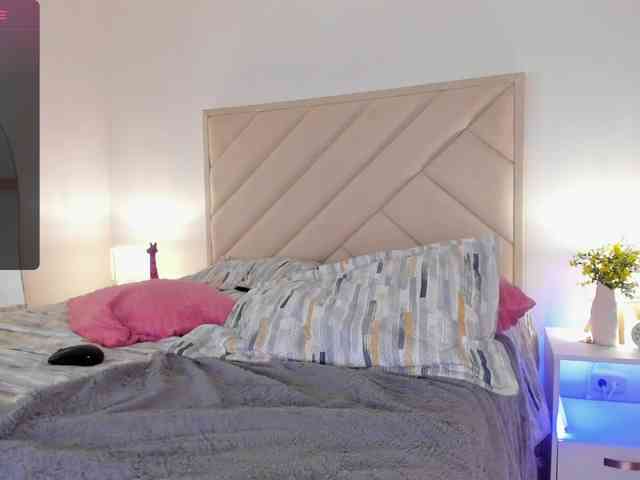 Sofia-Jones webcam