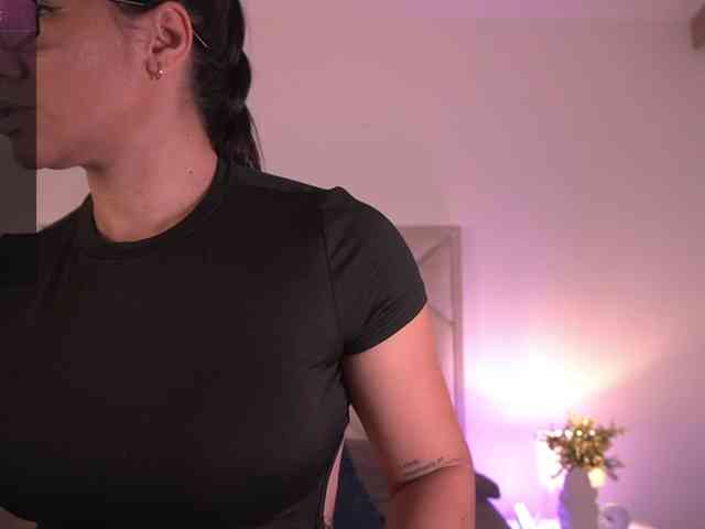 Sofia-Jones webcam