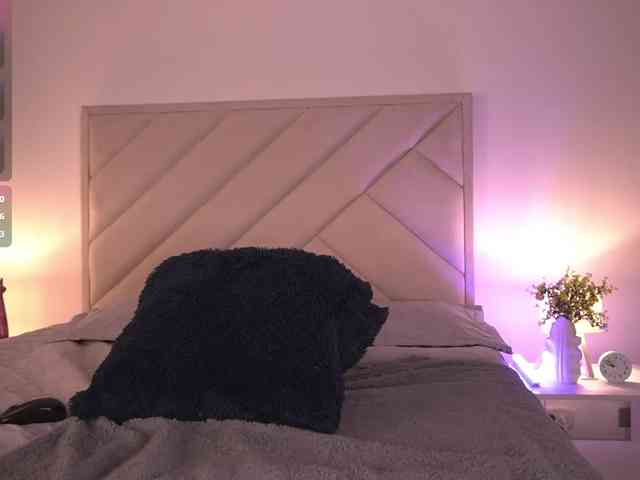 Sofia-Jones webcam