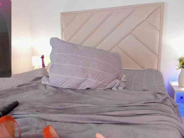 Sofia-Jones webcam