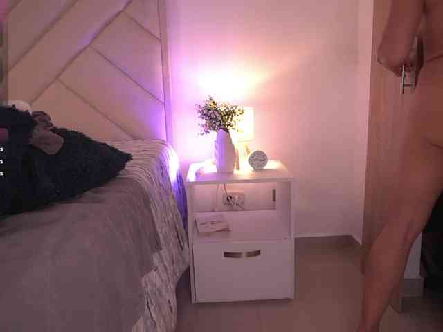 Sofia-Jones webcam