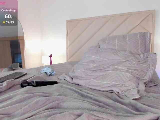 Sofia-Jones webcam
