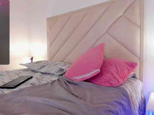 Sofia-Jones webcam