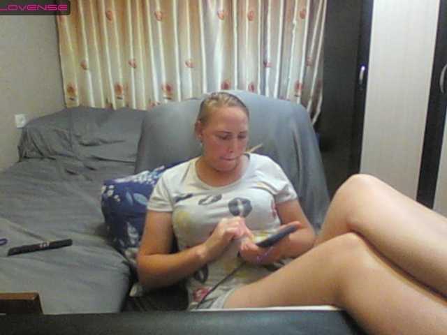 le modèle Sona891 est en webcam porno dans un show sur le site bongacams, il possède les tags suivants: White/Caucasian,Blonde,Shaved