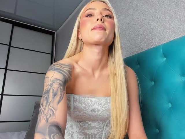 NaughtyBlond4