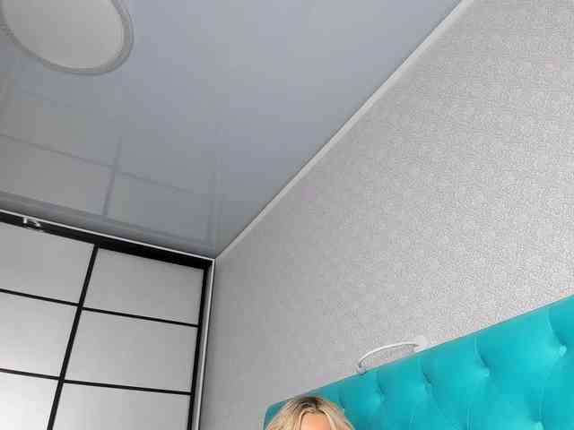 NaughtyBlond4