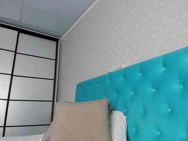 NaughtyBlond4 webcam