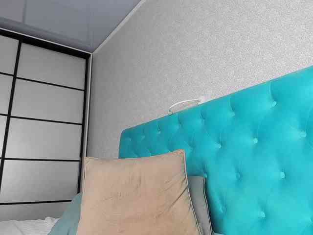 NaughtyBlond4 webcam