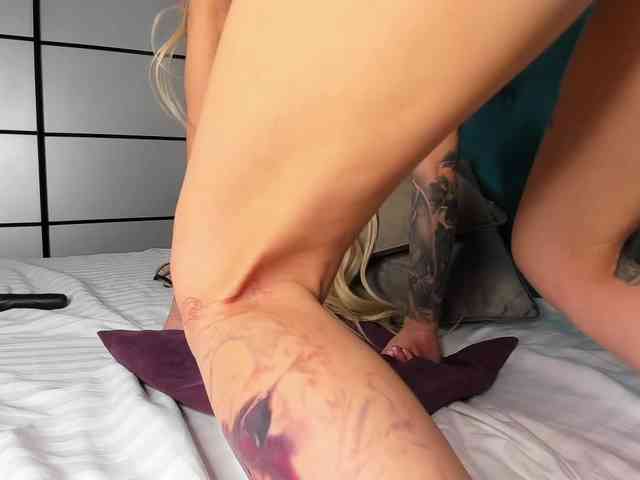 NaughtyBlond4 webcam