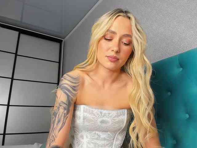NaughtyBlond4 NaughtyBlond4