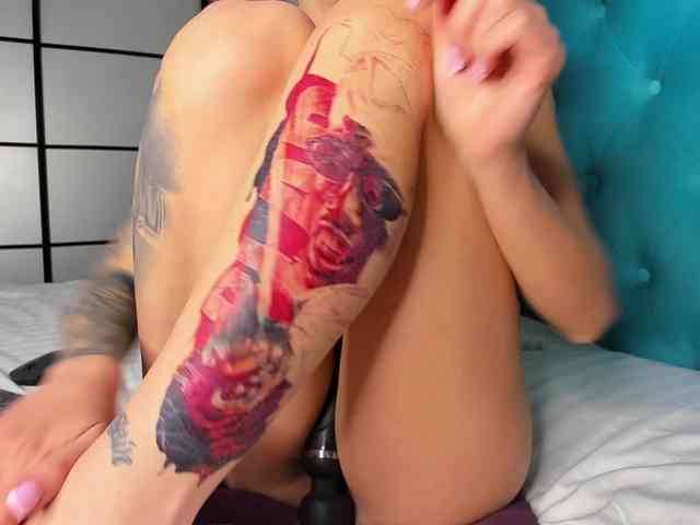 NaughtyBlond4 webcam