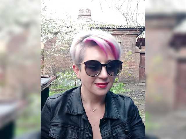 BUSINKA-25's BongaCams show and profile