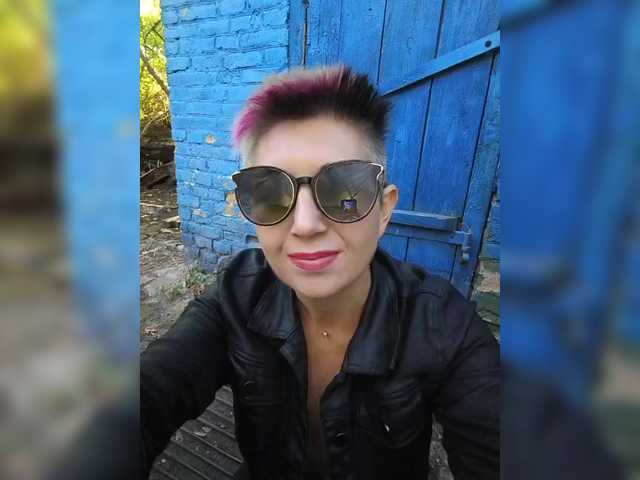 BUSINKA-25 live cam on BongaCams