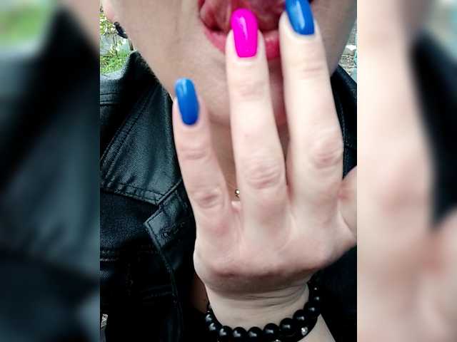 BUSINKA-25's BongaCams show and profile