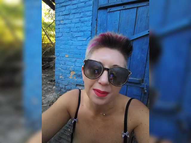 BUSINKA-25 live cam on BongaCams