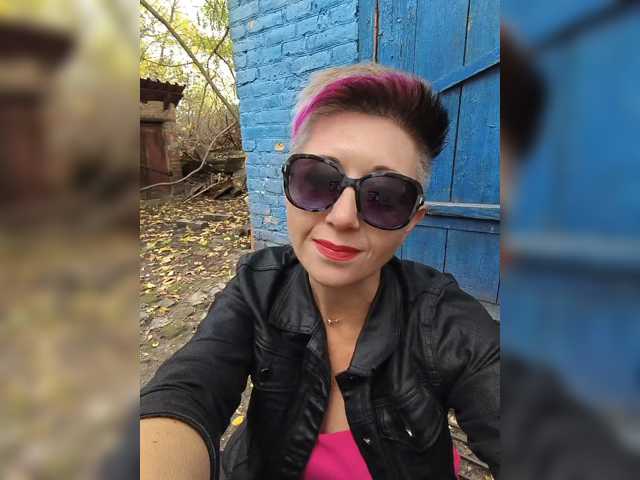 BUSINKA-25 live cam on BongaCams
