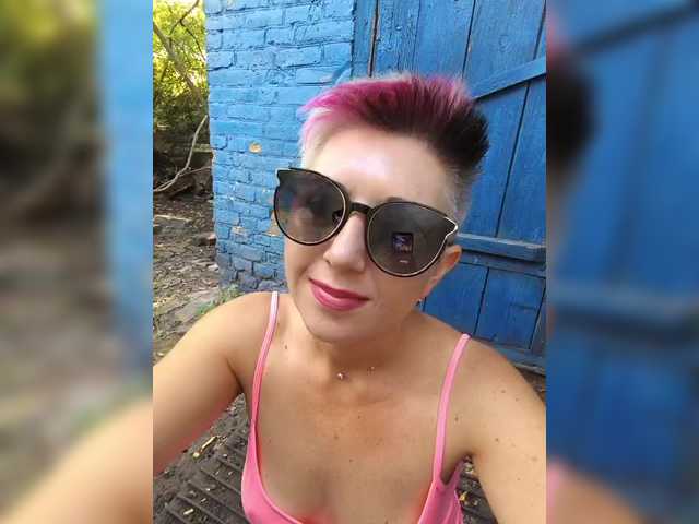 BUSINKA-25 live cam on BongaCams