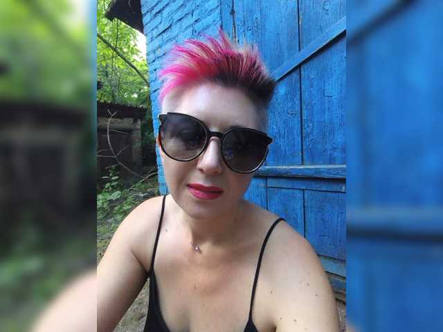 BUSINKA-25 live cam on BongaCams