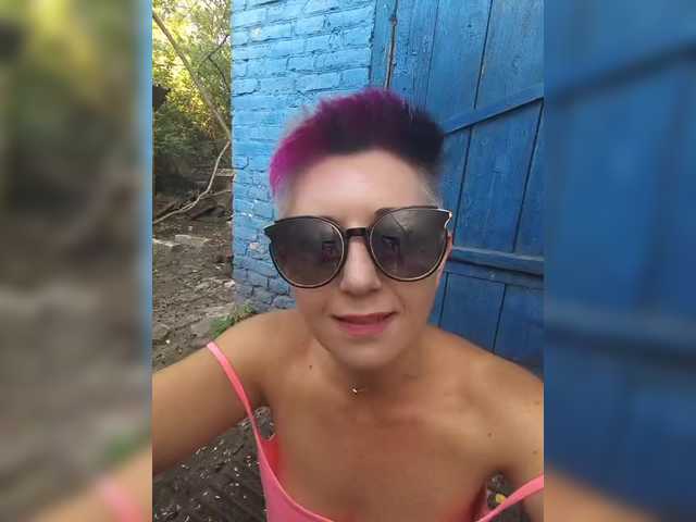BUSINKA-25 live cam on BongaCams