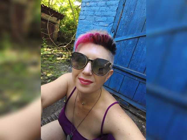 BUSINKA-25 live cam on BongaCams