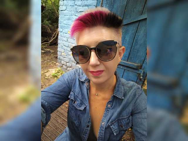 BUSINKA-25 live cam on BongaCams