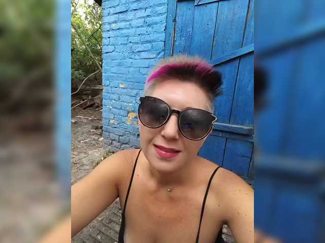 BUSINKA-25 live cam on BongaCams