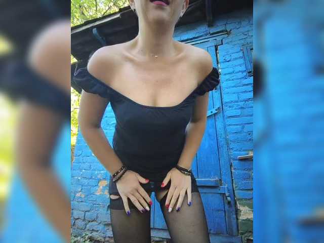 BUSINKA-25 live cam on BongaCams