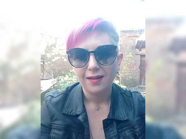 BUSINKA-25's BongaCams show and profile