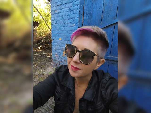 BUSINKA-25 live cam on BongaCams