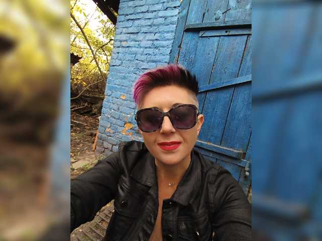 BUSINKA-25 live cam on BongaCams