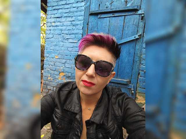 BUSINKA-25 live cam on BongaCams