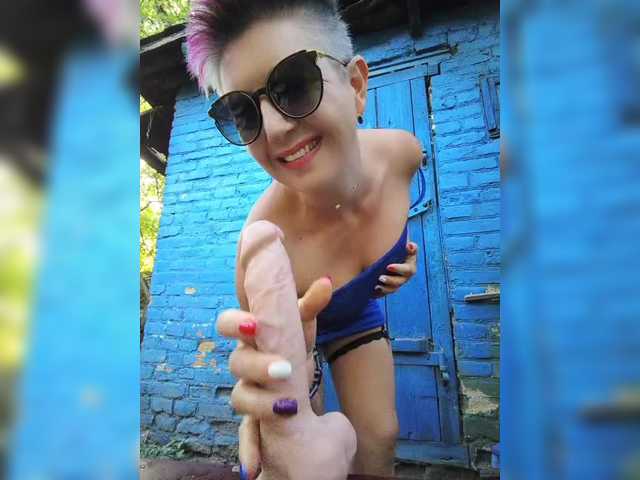 BUSINKA-25 live cam on BongaCams