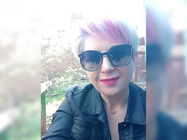 BUSINKA-25's BongaCams show and profile