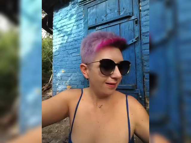 BUSINKA-25 live cam on BongaCams
