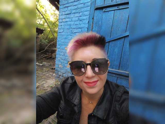 BUSINKA-25 live cam on BongaCams