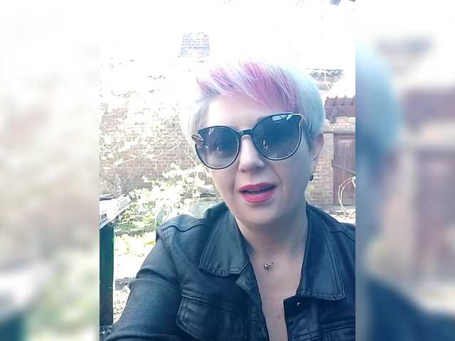 BUSINKA-25's BongaCams show and profile