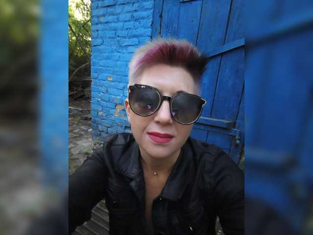 BUSINKA-25 live cam on BongaCams