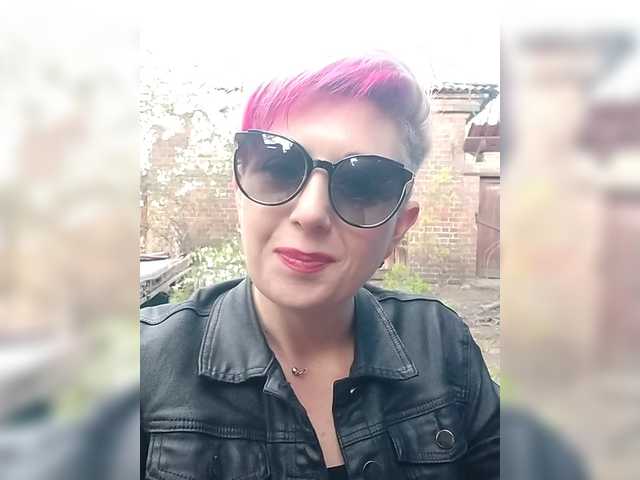 BUSINKA-25's BongaCams show and profile