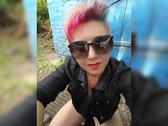 BUSINKA-25 live cam on BongaCams