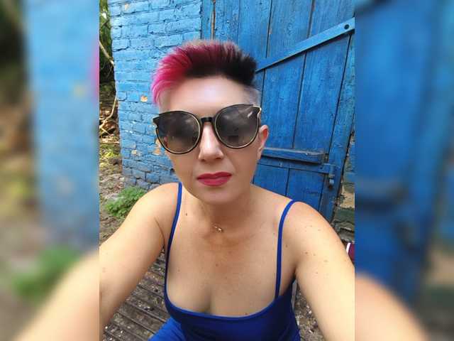 BUSINKA-25 live cam on BongaCams