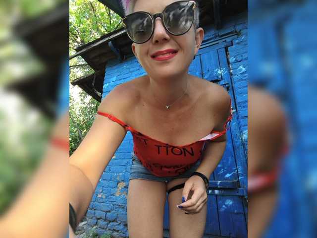 BUSINKA-25 live cam on BongaCams