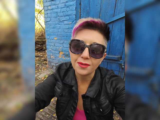 BUSINKA-25 live cam on BongaCams