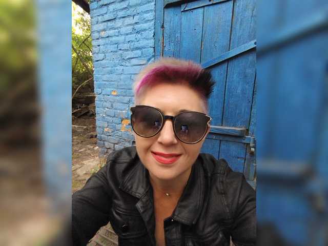 BUSINKA-25 live cam on BongaCams