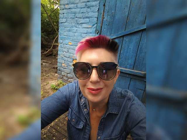 BUSINKA-25 live webcam show