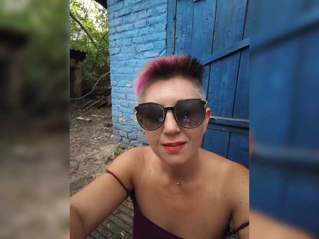 BUSINKA-25 live cam on BongaCams