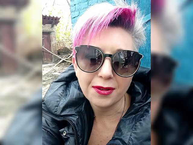 BUSINKA-25's BongaCams show and profile