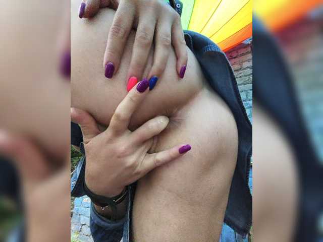 BUSINKA-25 live cam on BongaCams