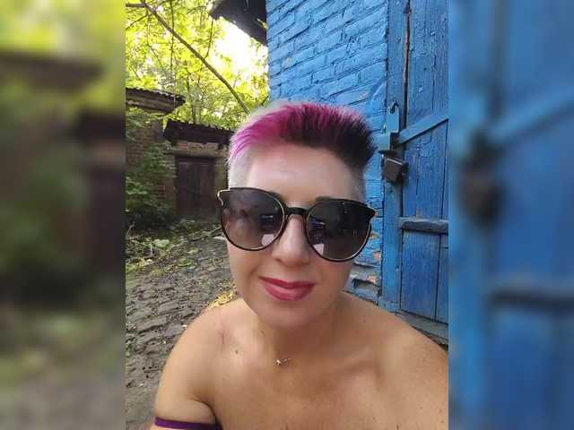 BUSINKA-25 live cam on BongaCams